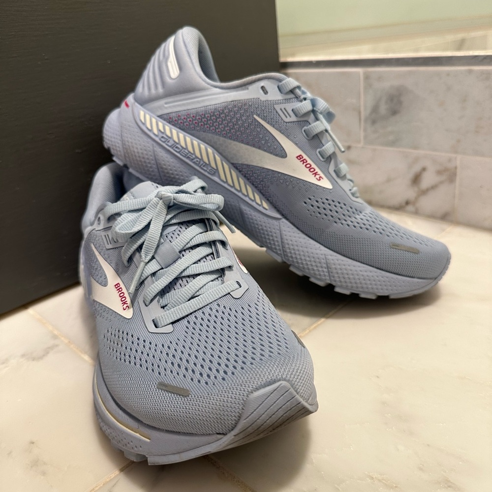 Brooks Adrenaline GTS 22 Light Blue Running Shoes